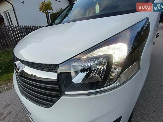 Белый Опель Виваро, объемом двигателя 1.6 л и пробегом 136 тыс. км за 12500 $, фото 3 на Automoto.ua