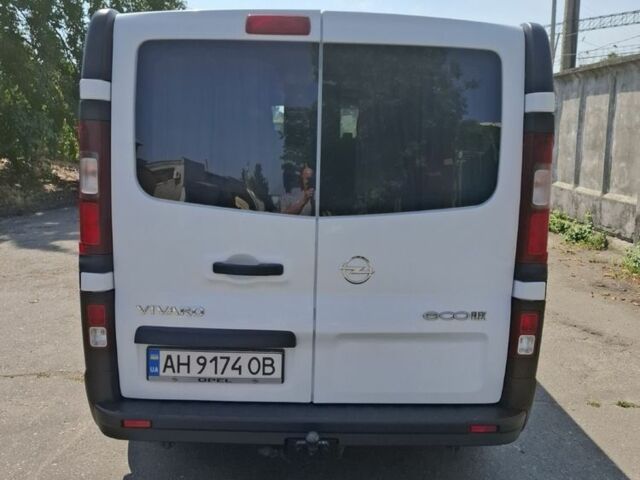 Белый Опель Виваро, объемом двигателя 1.6 л и пробегом 130 тыс. км за 15500 $, фото 5 на Automoto.ua