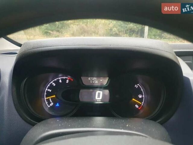 Белый Опель Виваро, объемом двигателя 1.6 л и пробегом 167 тыс. км за 13000 $, фото 14 на Automoto.ua