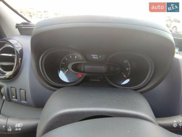 Белый Опель Виваро, объемом двигателя 1.6 л и пробегом 122 тыс. км за 16300 $, фото 14 на Automoto.ua