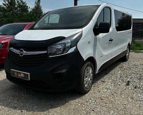Белый Опель Виваро, объемом двигателя 1.6 л и пробегом 348 тыс. км за 15899 $, фото 1 на Automoto.ua