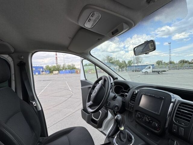 Белый Опель Виваро, объемом двигателя 1.6 л и пробегом 283 тыс. км за 15400 $, фото 3 на Automoto.ua