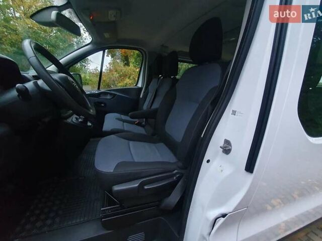 Белый Опель Виваро, объемом двигателя 1.6 л и пробегом 167 тыс. км за 13000 $, фото 2 на Automoto.ua