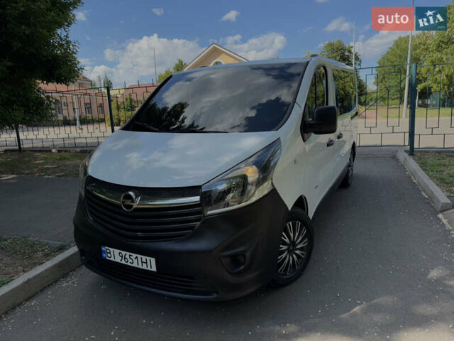 Белый Опель Виваро, объемом двигателя 1.6 л и пробегом 184 тыс. км за 13200 $, фото 1 на Automoto.ua