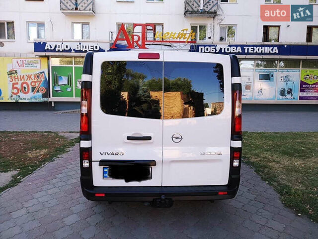 Белый Опель Виваро, объемом двигателя 1.6 л и пробегом 117 тыс. км за 16700 $, фото 1 на Automoto.ua