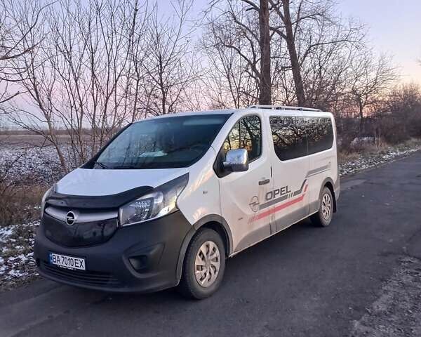 Белый Опель Виваро, объемом двигателя 1.6 л и пробегом 233 тыс. км за 15299 $, фото 1 на Automoto.ua
