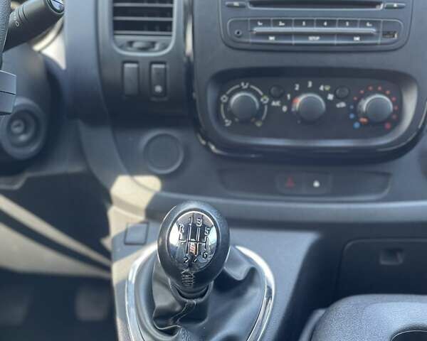 Белый Опель Виваро, объемом двигателя 1.6 л и пробегом 122 тыс. км за 16300 $, фото 7 на Automoto.ua