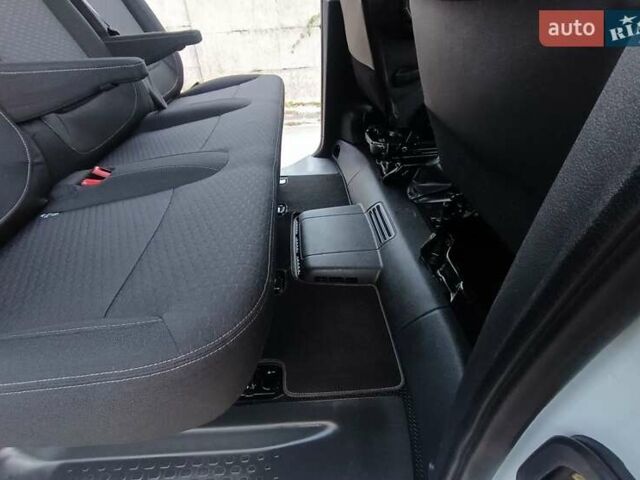 Белый Опель Виваро, объемом двигателя 1.6 л и пробегом 136 тыс. км за 12500 $, фото 14 на Automoto.ua