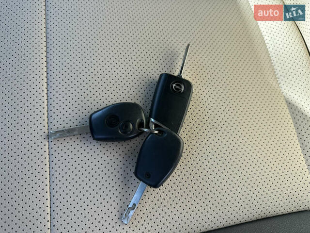 Белый Опель Виваро, объемом двигателя 1.6 л и пробегом 272 тыс. км за 12999 $, фото 41 на Automoto.ua