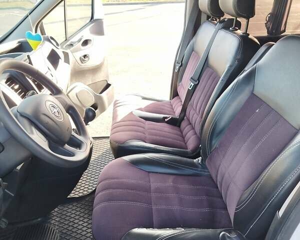 Белый Опель Виваро, объемом двигателя 1.6 л и пробегом 240 тыс. км за 14500 $, фото 7 на Automoto.ua