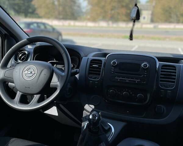 Белый Опель Виваро, объемом двигателя 1.6 л и пробегом 122 тыс. км за 16300 $, фото 6 на Automoto.ua