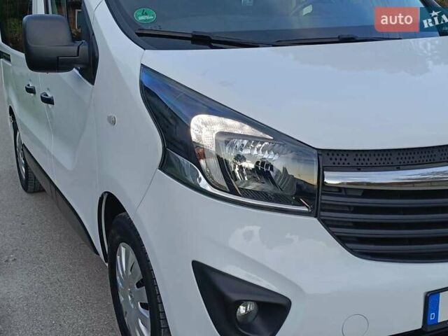 Белый Опель Виваро, объемом двигателя 1.6 л и пробегом 136 тыс. км за 12500 $, фото 2 на Automoto.ua