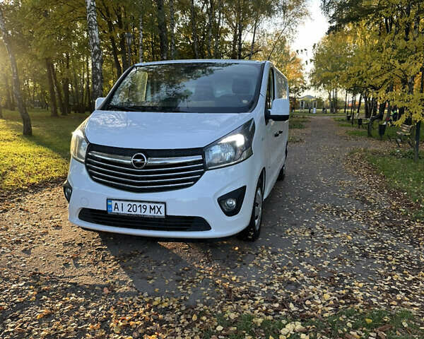 Белый Опель Виваро, объемом двигателя 1.6 л и пробегом 152 тыс. км за 16300 $, фото 2 на Automoto.ua
