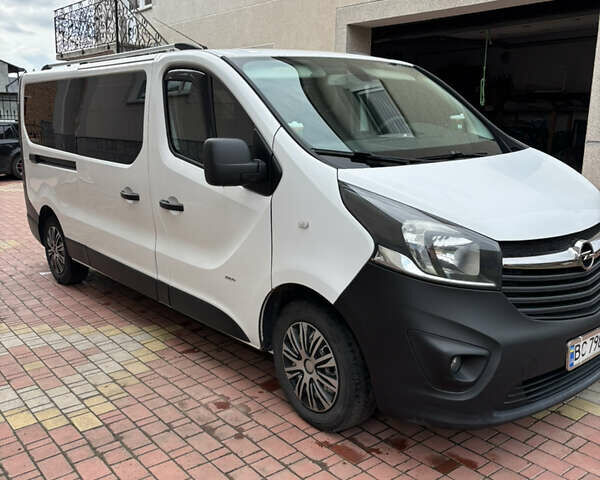 Белый Опель Виваро, объемом двигателя 1.6 л и пробегом 250 тыс. км за 15300 $, фото 3 на Automoto.ua