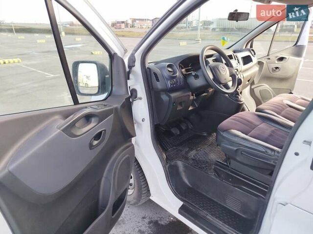 Белый Опель Виваро, объемом двигателя 1.6 л и пробегом 240 тыс. км за 14500 $, фото 5 на Automoto.ua