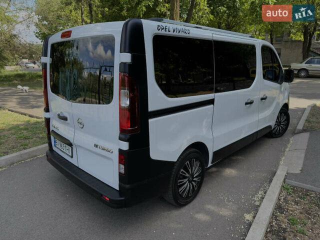 Белый Опель Виваро, объемом двигателя 1.6 л и пробегом 184 тыс. км за 13200 $, фото 3 на Automoto.ua