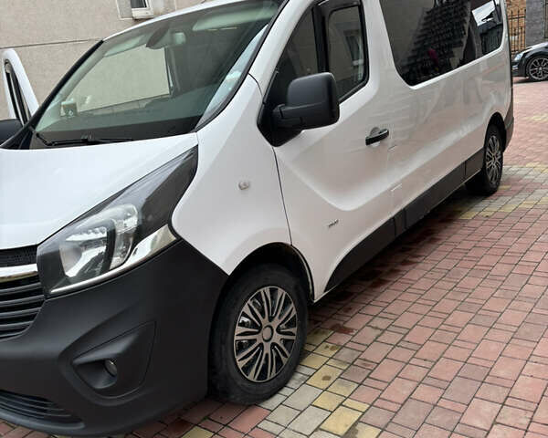 Белый Опель Виваро, объемом двигателя 1.6 л и пробегом 250 тыс. км за 15300 $, фото 1 на Automoto.ua