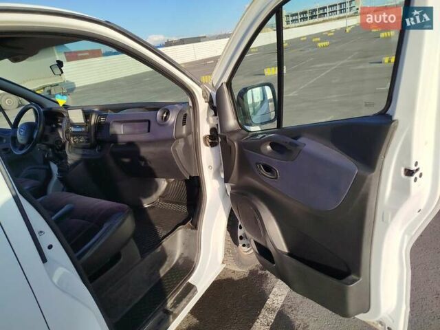 Белый Опель Виваро, объемом двигателя 1.6 л и пробегом 240 тыс. км за 14500 $, фото 9 на Automoto.ua