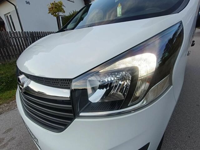 Белый Опель Виваро, объемом двигателя 1.6 л и пробегом 136 тыс. км за 11000 $, фото 8 на Automoto.ua