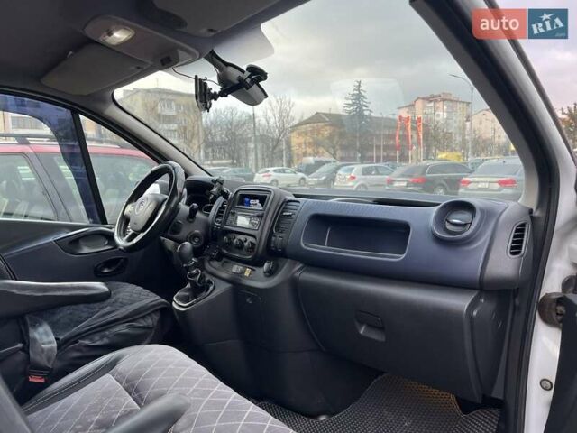 Белый Опель Виваро, объемом двигателя 1.6 л и пробегом 300 тыс. км за 16500 $, фото 6 на Automoto.ua