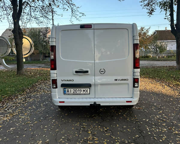 Белый Опель Виваро, объемом двигателя 1.6 л и пробегом 152 тыс. км за 16300 $, фото 6 на Automoto.ua