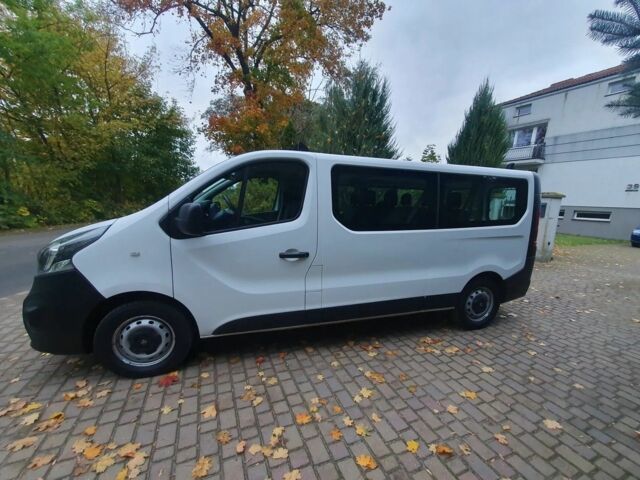 Белый Опель Виваро, объемом двигателя 1.6 л и пробегом 167 тыс. км за 12000 $, фото 3 на Automoto.ua