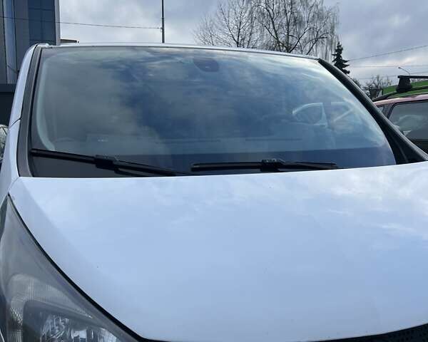 Белый Опель Виваро, объемом двигателя 1.6 л и пробегом 300 тыс. км за 16500 $, фото 8 на Automoto.ua