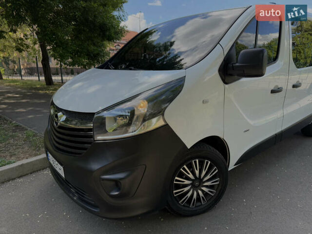 Белый Опель Виваро, объемом двигателя 1.6 л и пробегом 184 тыс. км за 13200 $, фото 4 на Automoto.ua
