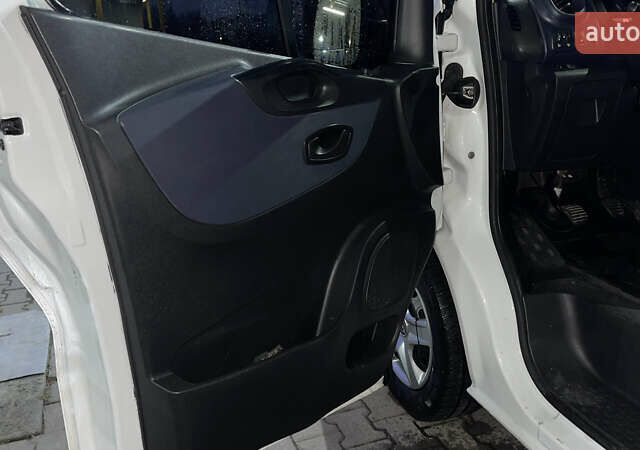 Білий Опель Віваро, об'ємом двигуна 1.6 л та пробігом 262 тис. км за 9999 $, фото 20 на Automoto.ua