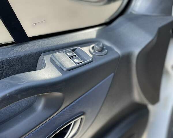 Белый Опель Виваро, объемом двигателя 1.6 л и пробегом 122 тыс. км за 16300 $, фото 12 на Automoto.ua