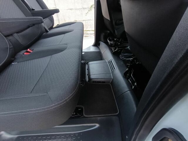 Белый Опель Виваро, объемом двигателя 1.6 л и пробегом 136 тыс. км за 11000 $, фото 23 на Automoto.ua