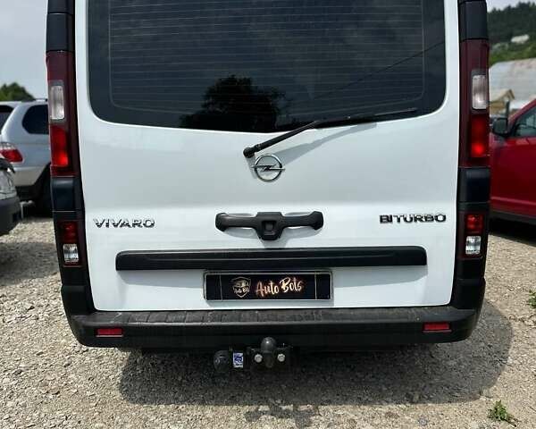 Белый Опель Виваро, объемом двигателя 1.6 л и пробегом 348 тыс. км за 15899 $, фото 4 на Automoto.ua