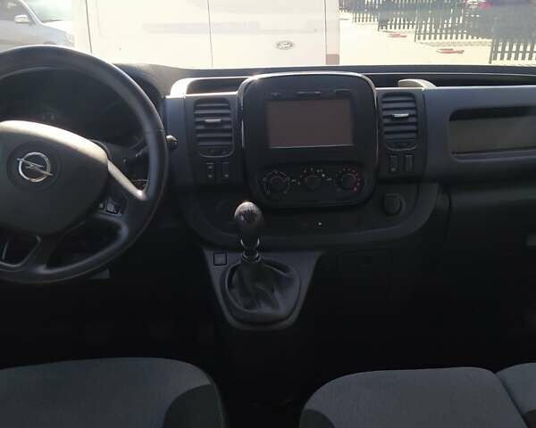 Білий Опель Віваро, об'ємом двигуна 1.6 л та пробігом 178 тис. км за 16300 $, фото 6 на Automoto.ua