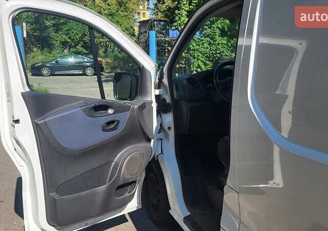 Белый Опель Виваро, объемом двигателя 1.6 л и пробегом 275 тыс. км за 11500 $, фото 15 на Automoto.ua