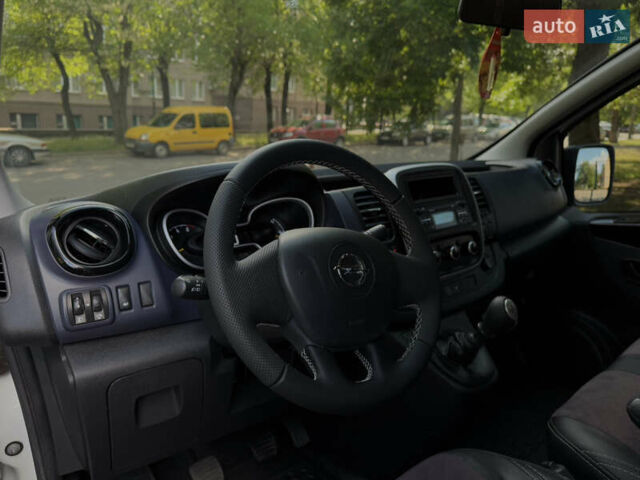 Белый Опель Виваро, объемом двигателя 1.6 л и пробегом 184 тыс. км за 13200 $, фото 15 на Automoto.ua