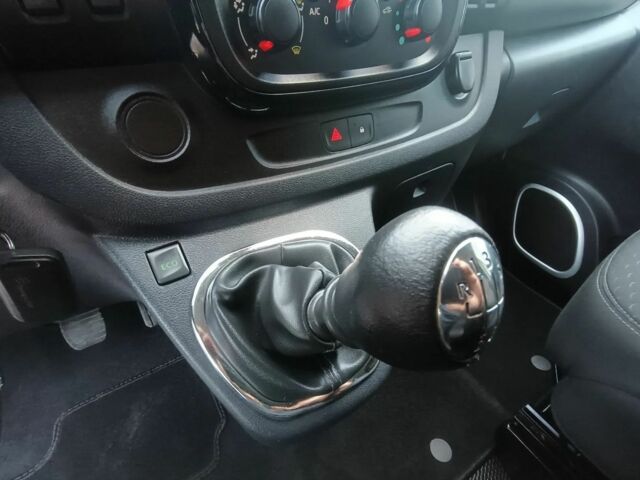 Белый Опель Виваро, объемом двигателя 1.6 л и пробегом 136 тыс. км за 11000 $, фото 18 на Automoto.ua