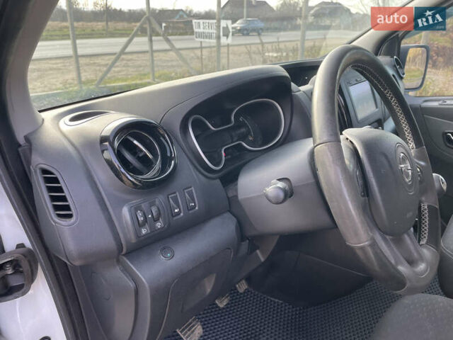 Белый Опель Виваро, объемом двигателя 1.6 л и пробегом 266 тыс. км за 12999 $, фото 24 на Automoto.ua