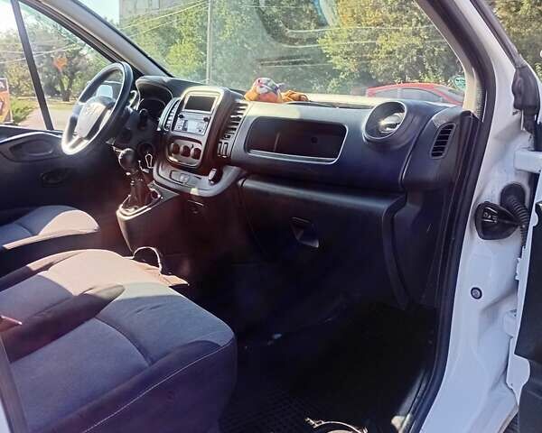 Білий Опель Віваро, об'ємом двигуна 1.6 л та пробігом 232 тис. км за 9500 $, фото 4 на Automoto.ua