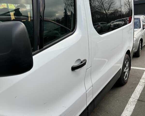 Белый Опель Виваро, объемом двигателя 1.6 л и пробегом 300 тыс. км за 16500 $, фото 2 на Automoto.ua