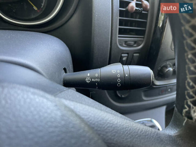 Белый Опель Виваро, объемом двигателя 1.6 л и пробегом 264 тыс. км за 14400 $, фото 21 на Automoto.ua