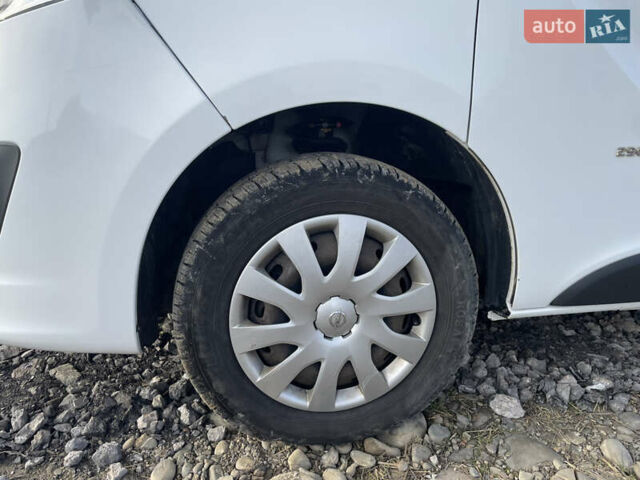 Белый Опель Виваро, объемом двигателя 1.6 л и пробегом 266 тыс. км за 12999 $, фото 15 на Automoto.ua