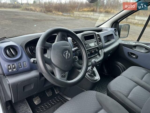 Білий Опель Віваро, об'ємом двигуна 1.6 л та пробігом 211 тис. км за 15800 $, фото 3 на Automoto.ua