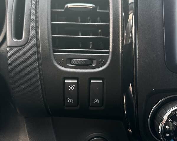 Белый Опель Виваро, объемом двигателя 1.6 л и пробегом 195 тыс. км за 18200 $, фото 20 на Automoto.ua