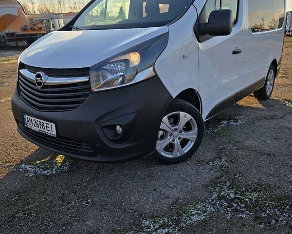 Белый Опель Виваро, объемом двигателя 1.6 л и пробегом 184 тыс. км за 16000 $, фото 13 на Automoto.ua
