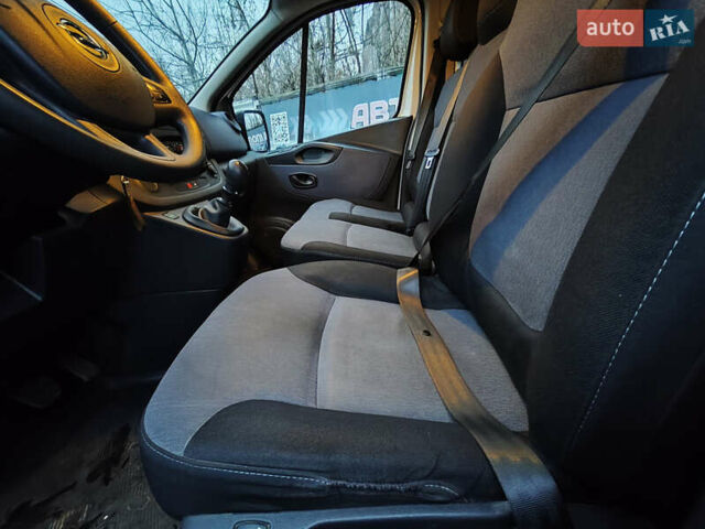 Білий Опель Віваро, об'ємом двигуна 1.6 л та пробігом 248 тис. км за 12000 $, фото 9 на Automoto.ua
