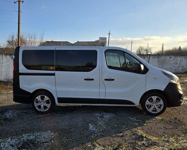 Белый Опель Виваро, объемом двигателя 1.6 л и пробегом 184 тыс. км за 16000 $, фото 1 на Automoto.ua