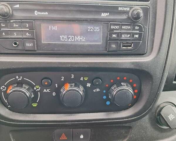 Белый Опель Виваро, объемом двигателя 1.6 л и пробегом 216 тыс. км за 15800 $, фото 11 на Automoto.ua