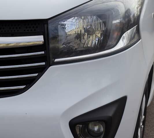 Белый Опель Виваро, объемом двигателя 1.6 л и пробегом 195 тыс. км за 18200 $, фото 7 на Automoto.ua