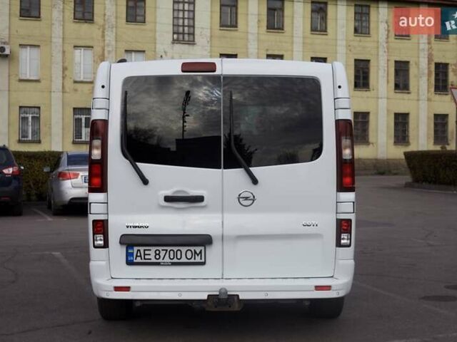Белый Опель Виваро, объемом двигателя 1.6 л и пробегом 195 тыс. км за 18200 $, фото 3 на Automoto.ua
