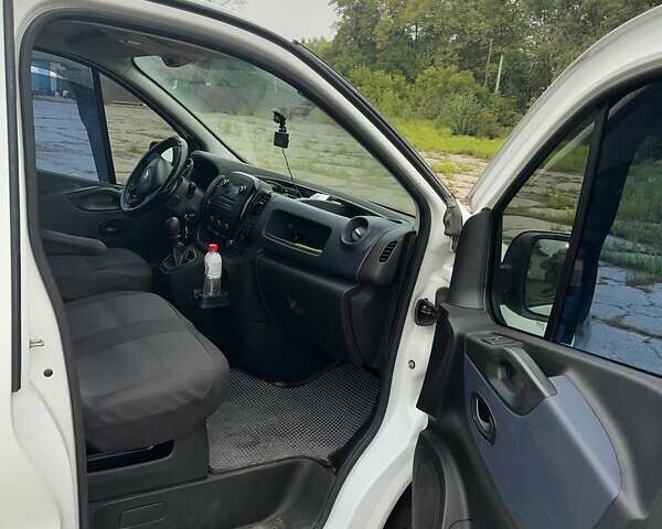 Белый Опель Виваро, объемом двигателя 1.6 л и пробегом 173 тыс. км за 13200 $, фото 3 на Automoto.ua